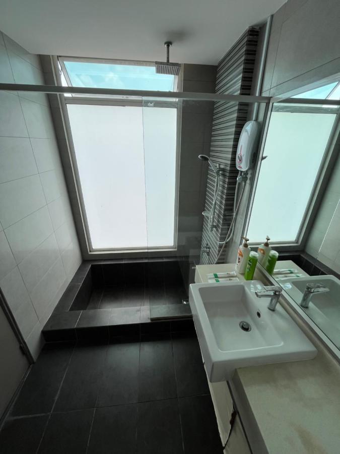 Apartment Good Mood House 3-7pax,free Parking,upstairs Shopping Mall, Hospital Columbia, Tar University, Lrt Station Kuala Lumpur